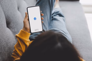 Tūkstančiai netikrų profilių kaitino diskusijas: užkulisiniam tinklui pagaliau užvertos durys