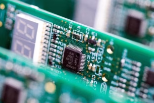 Kinijoje į šį sektorių metami visi įmanomi resursai: didžiausi šalies bankai ir net šalies finansų ministerija prisideda finansiškai, sužinokite, kas čia vyksta