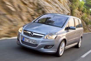 Vairuojate BMW ar „Toyota“ automobilį? Ekspertai nustatė, ką apie tave atskleidžia automobilio markė