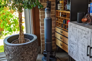 „Samsung Bespoke Jet” apžvalga: angliškas kostiumas, lėktuvas ir nuostabus siurblys