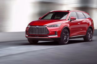 Europos Sąjunga sulaukia vis daugiau aštrios kritikos: šis sprendimas kelia vis didesnį susirūpinimą, Ispanijos ministras pirmininkas prakalbo ir apie dar vieną galimą karą