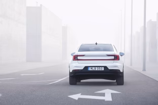 Elektromobilių gamintojų godumui – nėra ribų: norint daugiau galios – teks susimokėti papildomai, o „Mercedes“ pasiūlymas peržengė visas ribas