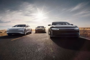 JAV elektromobilių gamintojas skaičiuoja rekordinius pardavimus, sėkmę nulėmė itin sėkmingas paskutinysis 2024 metų ketvirtis