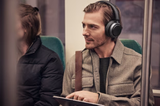 „Philips“ pristatė naujas ausines ir ausinukus: aukščiausios kokybės produktai, kurie nustebins savo galimybėmis