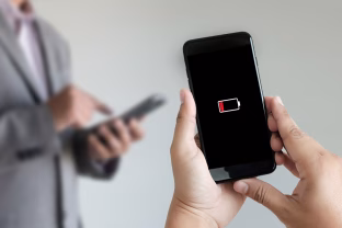 Kinai rado amžinos telefonų problemos sprendimą? Barselonoje pademonstruota technologija, kuri gali pakeisti visą telefonų rinką