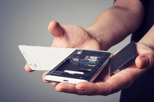 Kodėl Kinijoje parduodami telefonai turi didesnes baterijas? Pateikiamas atsakymas, kuris nustebins