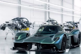 Tokio automobilio nerodo net per filmus: pademonstruotas monstriškas superautomobilis, aprūpintas neįtikėtinais sprendimais