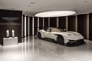 Kas bendra tarp namo Japonijoje, apartamentų Niujorke ir vieno prabangiausių pasaulio automobilių?