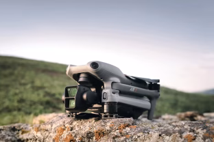 DJI pristato naująjį „Air 3“ droną: dar galingesnis įrankis filmuojant ar fotografuojant, pasiūlys naujas galimybes