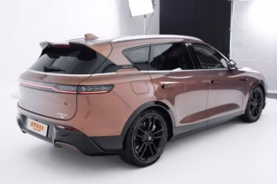 Kinai ir vėl drebina automobilių rinką: paruošė įspūdingų gabaritų modelį su didžiuliu nuvažiuojamu atstumu