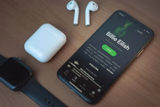 „Spotify“ turi gerų naujienų „iPhone“ telefonų turėtojams: populiarioji muzikos programėlė netrukus pasiūlys naujų galimybių, tai turėtų patikti daugeliui
