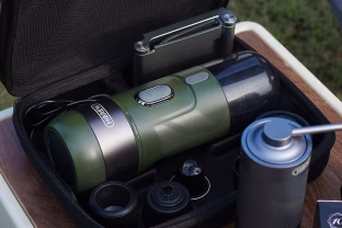 Kavos mėgėjams – nė 100 eurų nekainuojantis kavos aparatas: internautų pamėgtas įrenginys pasiūlys puikias galimybes ir netgi galės keliauti su jumis automobilyje!