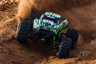 „Traxxas“ atnaujino galingąjį „X-Maxx“ modelį: pristatytas „Ultimate“ variantas su aliuminio dalimis ir visiškai naujomis padangomis