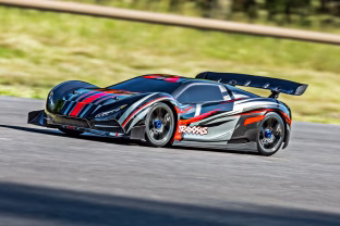 RC mašinėlės skirtos ne tik vaikams: šis modelis savo greičiu prilygsta net ir galingiausiems automobiliams rinkoje, tačiau jo kaina nesiekia nė 1 000 eurų