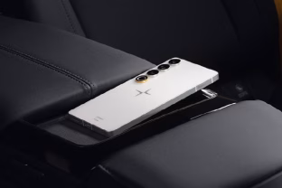 Dar vienas elektromobilių gamintojas žengs į telefonų rinką: paskelbta, kada debiutuos pirmasis „Polestar“ išmanusis telefonas, laukti liko nebedaug