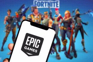 „Epic Games“ keičia savo programėlių politiką: kultinis „Fortnite“ šalinamas iš „Galaxy Store“, šį žaidimą netrukus galės žaisti ir „iPhone“ telefonų turėtojai Europoje