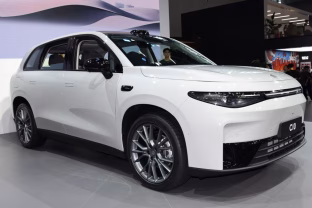 Dvigubas šuolis per metus: elektromobilio pardavimai sprogo ir perrašė augimo taisykles