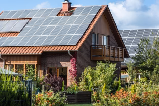 Kodėl lietuviai moka mažiau už elektrą? Žalioji energija padėjo sumažinti elektros kainas dvigubai