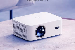 Neturite kur pastatyti didžiulio televizoriaus? Nusipirkite vaizdo projektorių. Dabar kokybišką modelį galima įsigyti tik už kiek daugiau nei 90 eurų, pateikiamas specialus pasiūlymas