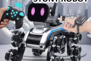 Tokiu robotu džiaugsis kiekvienas vaikas, patiks ir suaugusiems: triukus atliekantis, LED šviesomis stebinantis ir ilgai veikiantis robotas dabar kainuoja mažiau nei 35 eurus