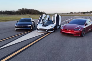 Drago lenktynės, kokių dar būsite nematę: pamatykite įspūdingas elektrinių automobilių greičio lenktynes, rezultatai nustebins net ir užkietėjusius vidaus degimo variklių gerbėjus