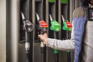 Pamirškite apie eiles, norint susimokėti už degalus: pristatoma naujovė, kuri už kurą leis sumokėti žymiai paprasčiau