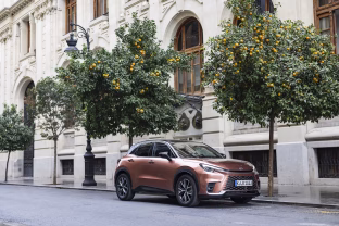 „Lexus LBX“ kūrėjai gali didžiuotis nauju pasiekimu: antrus metus iš eilės tapo įtakingo Didžiosios Britanijos automobilių žiniasklaidos kanalo „What Car? konkurso laureatu