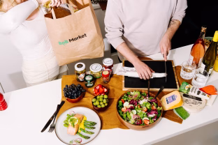 Programėlės „Bolt Food“ naudotojai gali rinktis iš nukainotų produktų: lietuviai vis dažniau į krepšelį įsideda besibaigiančio galiojimo prekių pirkdami internetu