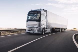 Pirmą kartą „Volvo Trucks“ tapo sunkiasvorių sunkvežimių rinkos lyderiu Europoje: gamintojo rinkos dalis Europoje sudarė 17,9%