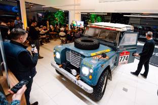 Senolis „Defender“ po Dakaro grįžo į namus: Karolis Raišys pristatė beduiną ir papasakojo savo nuotykius