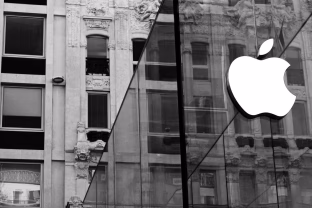 „Apple“ susidūrė su netikėtomis problemomis: negalės pardavinėti kai kurių savo telefonų JAV rinkoje