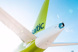 „airBaltic“ praneša apie naują skaitmeninių paslaugų patobulinimą, dabar rūpintis savo skrydžiais bus paprasčiau