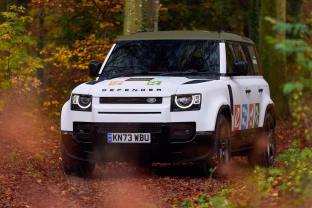 „Defender“ paskelbė naują iniciatyvą: įsipareigojęs remti gamtosaugos ir humanitarinės pagalbos lyderius