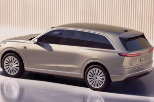 Dukterinė „Nio“ kompanija pristatė įspūdingą elektromobilį su milžiniška priekine bagažine