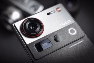 Paskelbta apie naująjį „Nubia Z70S Ultra“ išmanųjį telefoną su didelės talpos baterija ir atnaujinta kamera