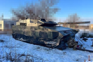 Rusų karių veiksmai šokiravo visą internetą: pamatykite, kokius prabangius automobilius naudoja fronte