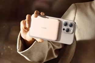 „Anker“ pristatė itin kompaktišką magnetinę išorinę bateriją, kuri kainuos tik 32 eurus ir turi „MagSafe“