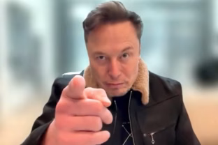 Viskas keičiasi: „Tesla“ priėmė sprendimą, kuris užveria duris legendiniams modeliams