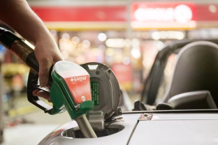 Ekspertai perspėja, kad tai gali kainuoti ir gyvybę: pateikiami patarimai, kaip saugiai gabenti degalus