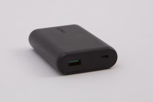 Milijonai išorinių baterijų naudotojų atsidūrė pavojuje: „Anker“ atšaukia populiarų modelį dėl galimos gaisro rizikos