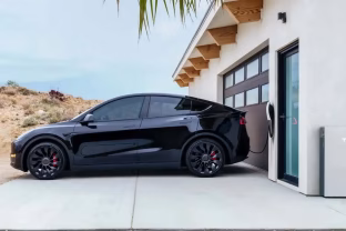 Tvari energija iš praeities: senos elektromobilių baterijos maitina dirbtinį intelektą ir duomenų centrus