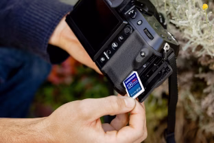 Deklaruoja 128 GB, bet telpa vos 16: entuziastas pasakė viską, ką privalu žinoti prieš perkant atminties kortelę