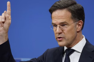 Diplomatija ar eskalacija? NATO vadovas prabilo apie vienintelį kelią Grenlandijos krizėje