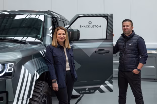 Prieš 2026 m. Dakaro ralį „Defender Rally“ komanda pasirinko naują partnerį