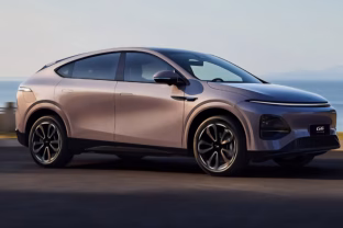 Europoje pristatyti naujieji „XPeng G6“ ir „G9“ elektromobilių modeliai su itin greito įkrovimo galimybe