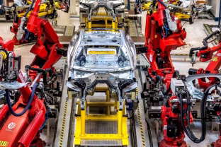 „Stellantis“ sukūrė naujos kartos elektromobilių baterijas, ši technologija verčia rinką aukštyn kojomis