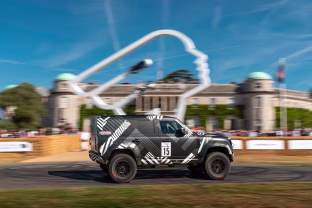 Naujasis Roko Baciuškos „Defender Dakar D7X-R“ prototipas pristatytas Gudvudo greičio festivalyje