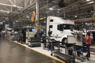 Katastrofinė situacija Rusijos automobilių rinkoje: uždraudė kai kuriuos modelius, vairuotojai panikoje