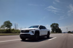 „General Motors“ pasiekė naują elektromobilių rekordą: vienu įkrovimo pavyko įveikti net 1600 kilometrus