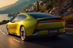 „XPeng“ pristatė naują elektrinį sedaną su judančiu ekranu ir vos 10 minučių trunkančiu įkrovimu